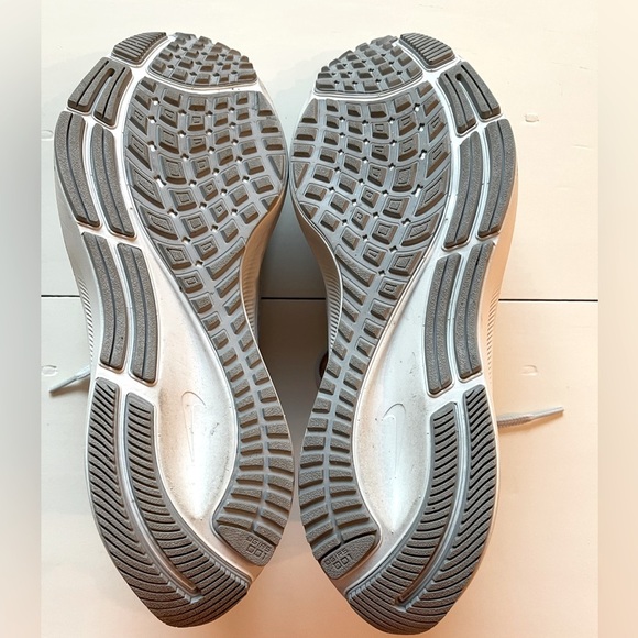 NIKE Womens Air Zoom Pegasus 37 "Platinum" Running Shoe - Picture 10 of 16